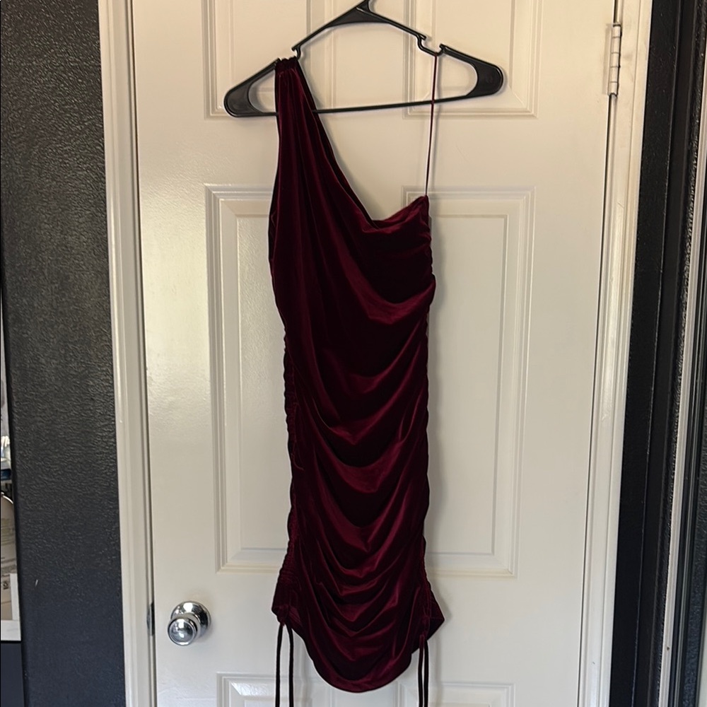 House of Harlow 1960 red Asymmetrical Ruched Bodycon Dress burgundy velvet sexy